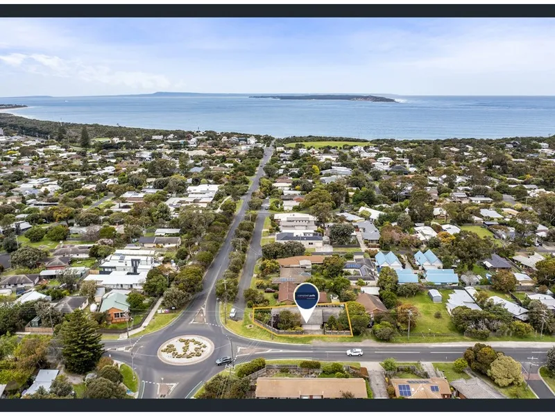 SPACIOUS COASTAL RETREAT