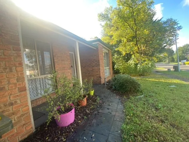 BEAUTIFUL SPACIOUS HOME IN HOPPERS CROSSING