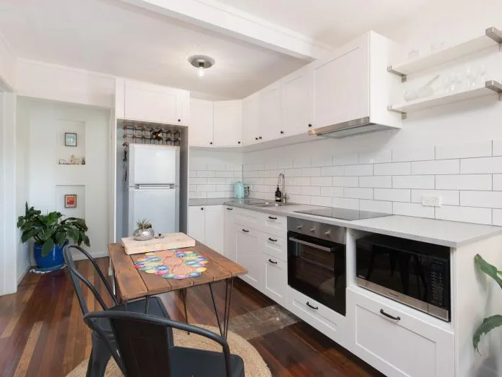 FANTASTIC ONE BEDROOM UNIT WITH AN EXTRA UTILITY SPACE DOWNSTAIRS