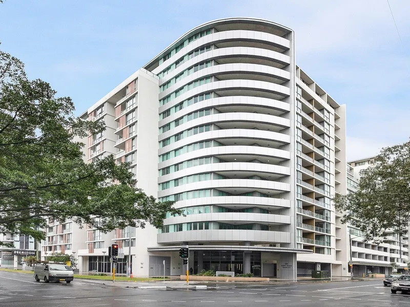 Spacious Two Bedroom + Large Study + Low Strata in the Heart of Mascot