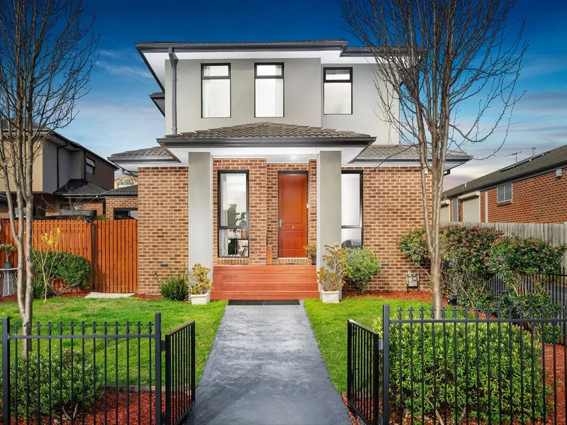 A townhouse delight near Deakin University and scenic parklands