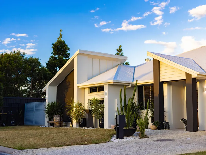 Luxurious living at the end of a cul-de-sac