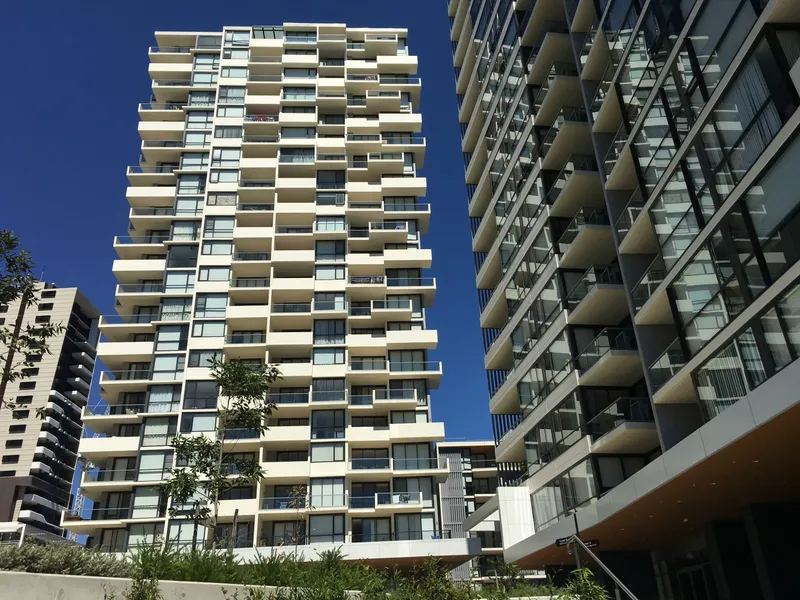 Special Rent discount at Holiday Season! As New 1BED + Large Window STUDY! 300M walk to Epping Station !! At Heart of Epping !!