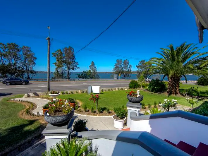 Room Available For Lease on The Esplanade, Speers Point - Incredible Views!