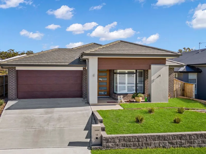 Almost New - Stunning Metricon Built Luxury Living