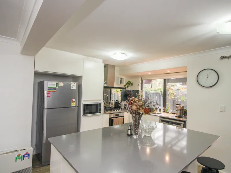 FULLY FURNISHED RENOVATED 3x1