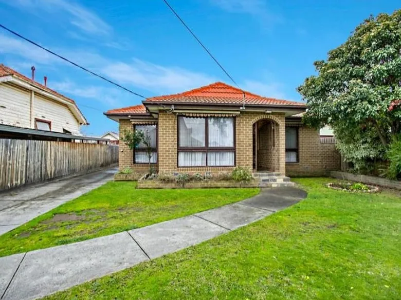 FAMILY HOME IN STRATHMORE SECONDARY COLLEGE ZONE