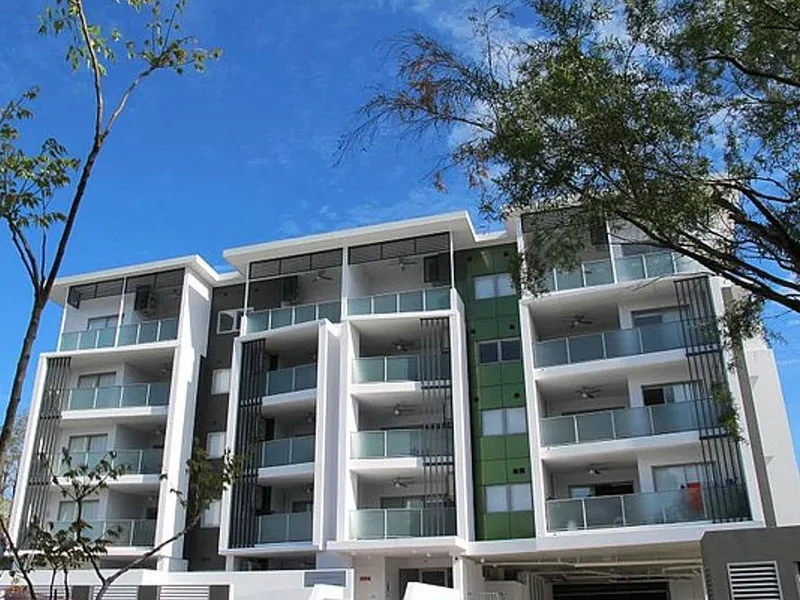 1 BEDROOM LUXURY UNIT OWN PRIVATE COURTYARD IN THE HEART OF SHERWOOD