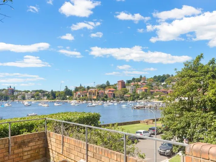 Stylish Art Deco Apartment with Water Views