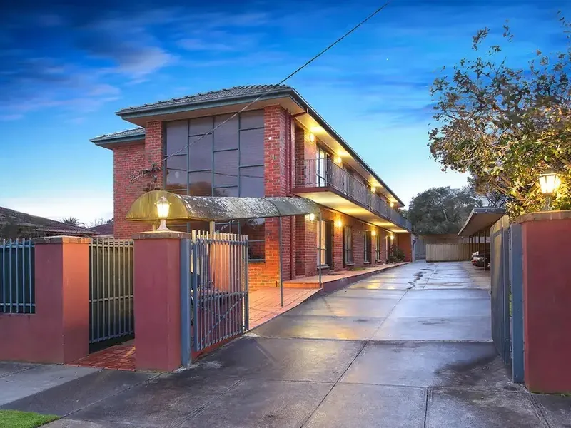 Bright Ground Floor Apartment