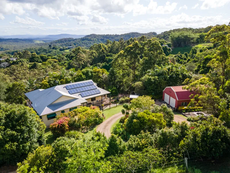 Elegant Queenslander, Leafy 5 Acres