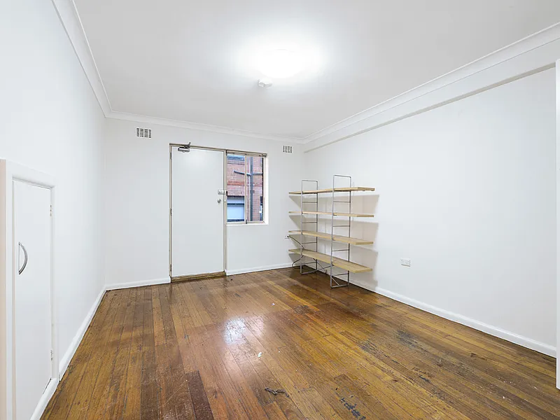 Beautifully Presented Furnished Studio Apartment