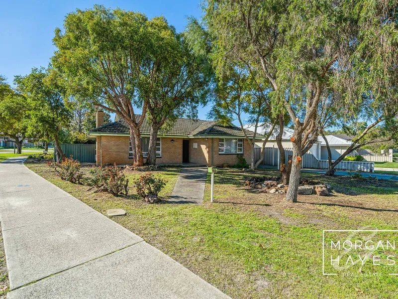 Central Rossmoyne Location - Walk to School!