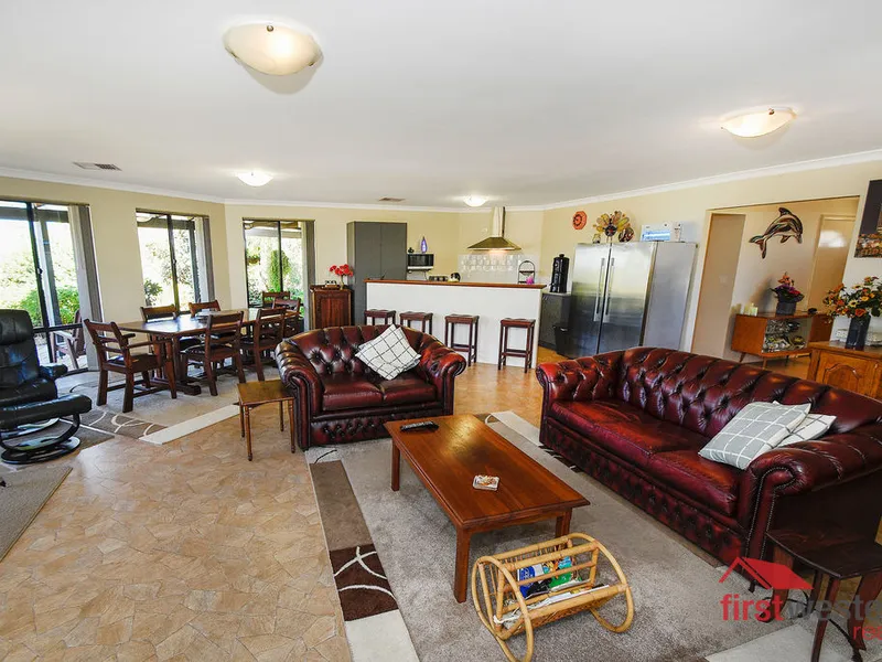 1,000 acre backyard, with the City on your doorstep. 