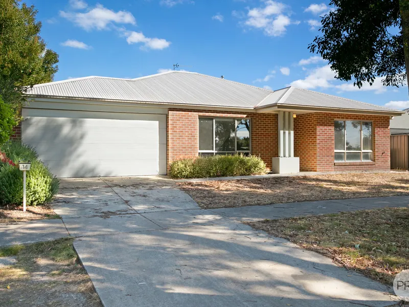 BEAUTIFULLY PRESENTED LOW MAINTENANCE 4 BEDROOM HOME IN CANADIAN