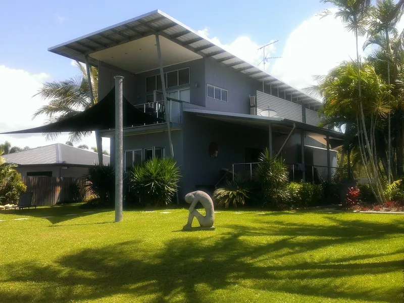 Stunning Hinchinbrook Marina Holiday Home