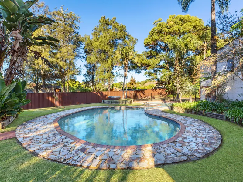 SPACIOUS COURTYARD UNIT