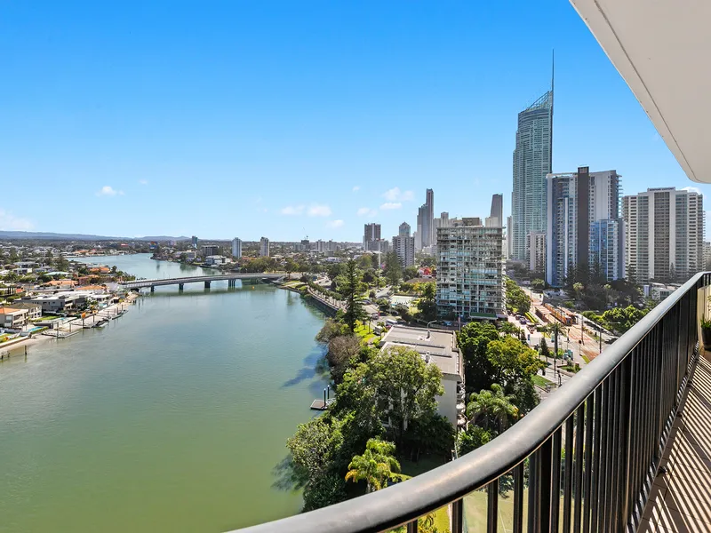 SPECTACULAR PANORAMIC VIEWS OF MAIN RIVER! ONLY 2OOM TO BEACH