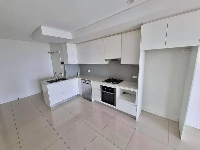 2 bedroom 2 bathroom top floor modern apartment for rent in Yagoona 