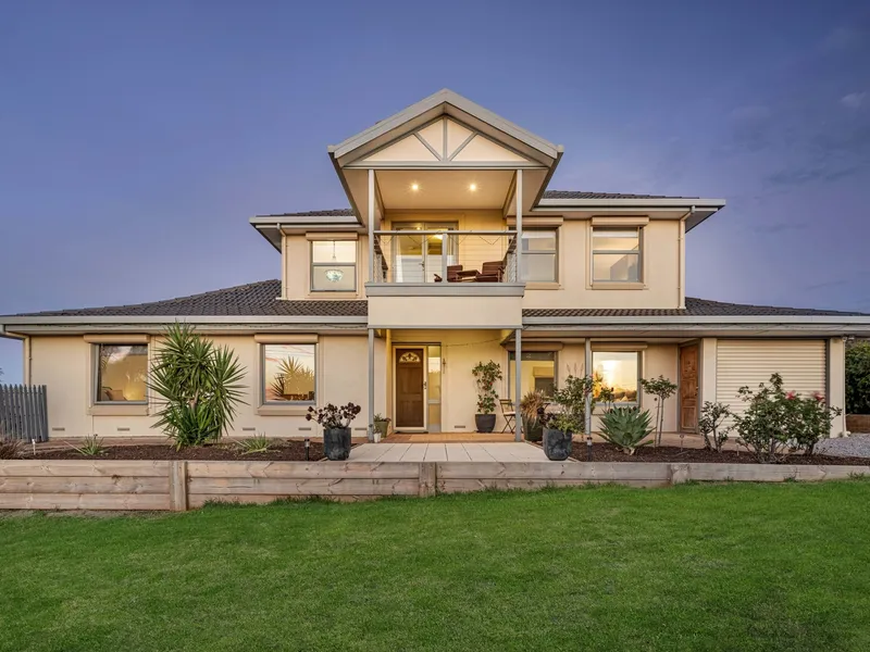 UNIQUE FAMILY HOME WITH PANORAMIC VIEWS!