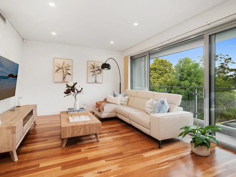 North facing home offers contemporary lifestyle rarely seen in Willoughby