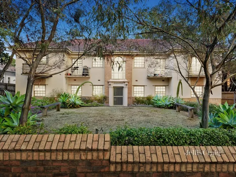 Superbly presented and large apartment