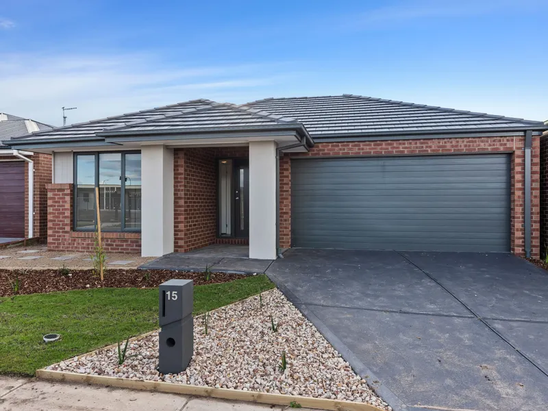 Light-filled 4 Bedroom House in the Heart of Wyndham Vale