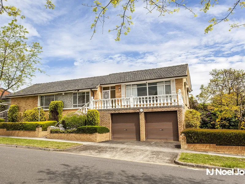 Elegant Art Deco Grace