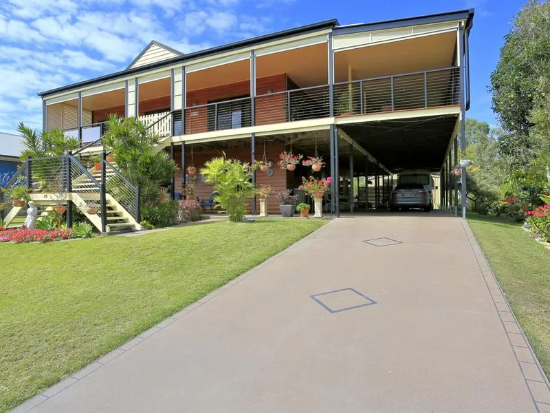 WATER VIEWS PLUS EXTENSIVE DECKING