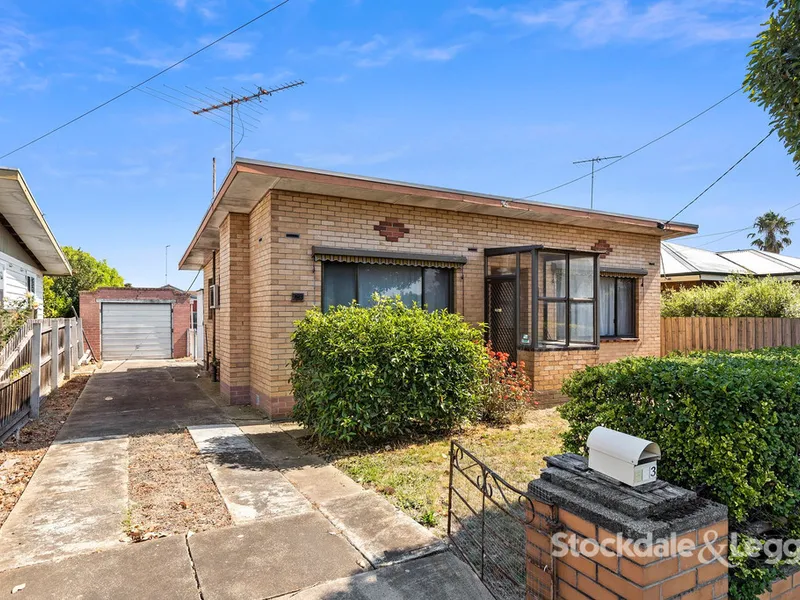 HUGE BLOCK, TINY HOUSE, LOTS OF WORK, CHEAP !