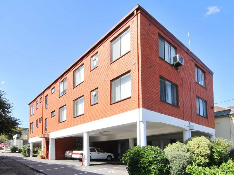 STUDIO APARTMENT ON CITY FRINGE