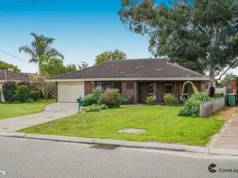 CLOSE TO THORNLIE SQUARE AND SCHOOLS