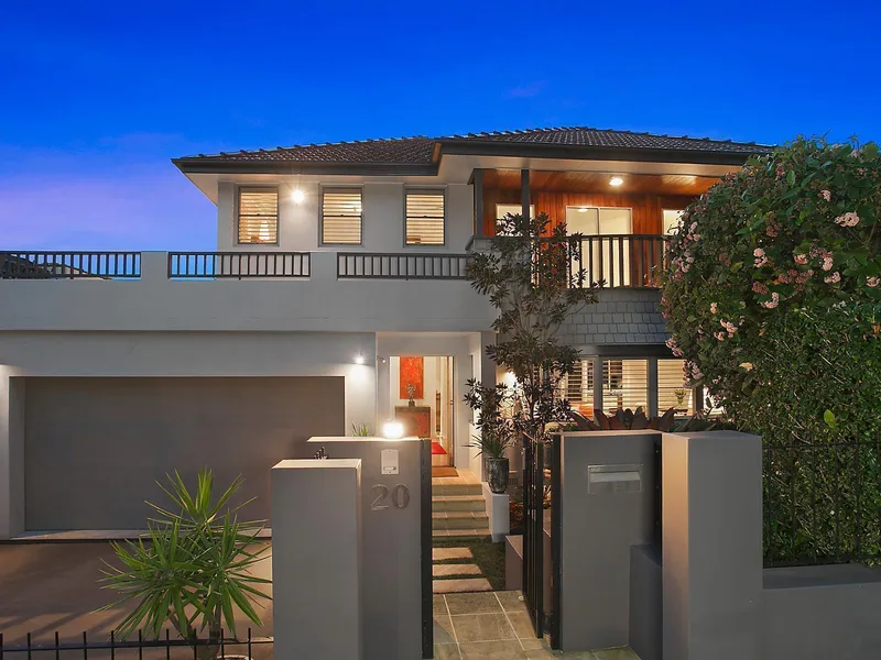 4 Bedroom Family Home with Middle Harbour Views