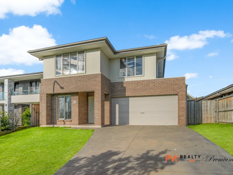 Stunning Contemporary Home in Prime Edmondson Park Location!