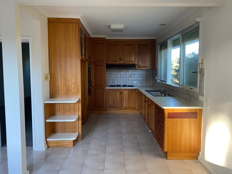 This welcoming 3 bedroom home in Doncaster is ready to call home.