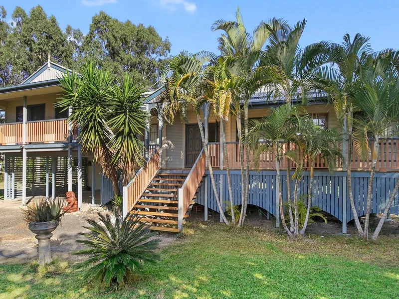 GIVE ME LAND LOTS OF LAND!