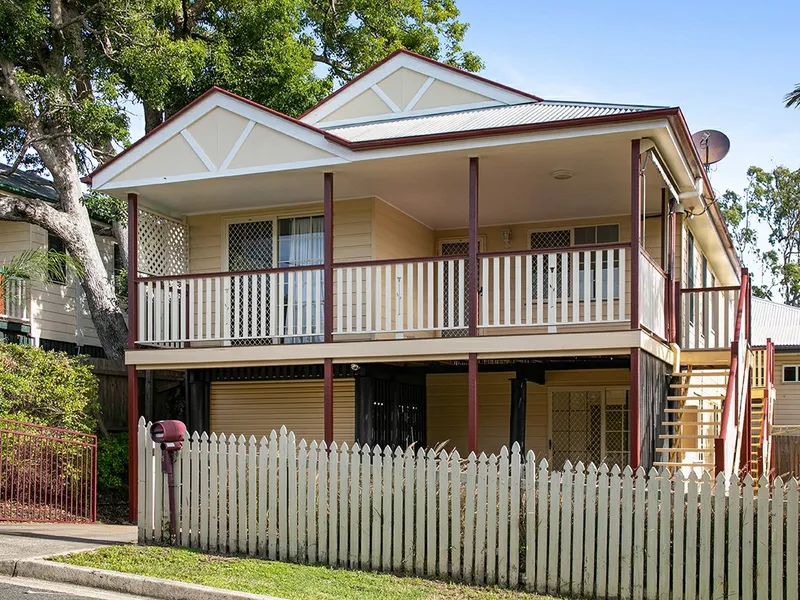 A LITTLE BEAUTY ON BLEDISLOE!