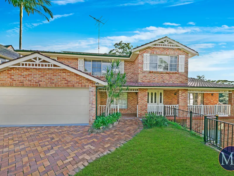 Generous Family Living with Huge Accomodation - Stroll to Park and Shops