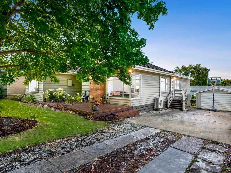 Idyllic Family Living in Leafy Pocket