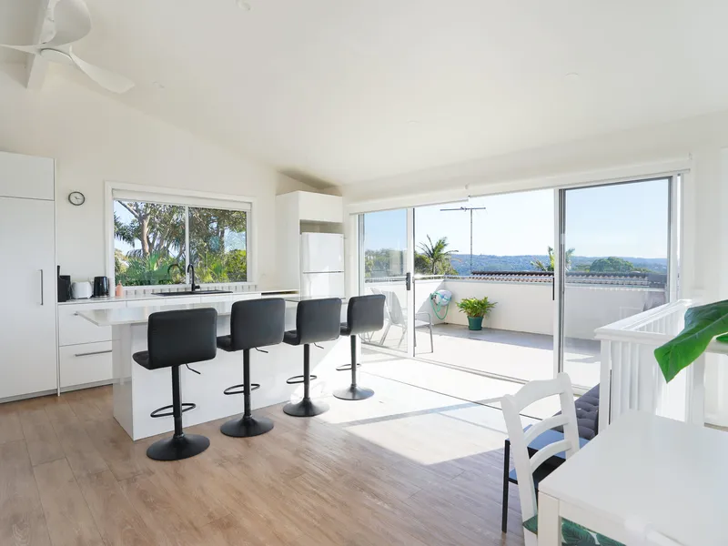 DIRECT NORTH FACING, BEAUTIFUL TOP FLOOR PENINSULA HOME!!!