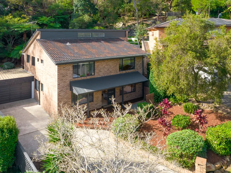 Superb Family Home with Versatile Dual Living Options