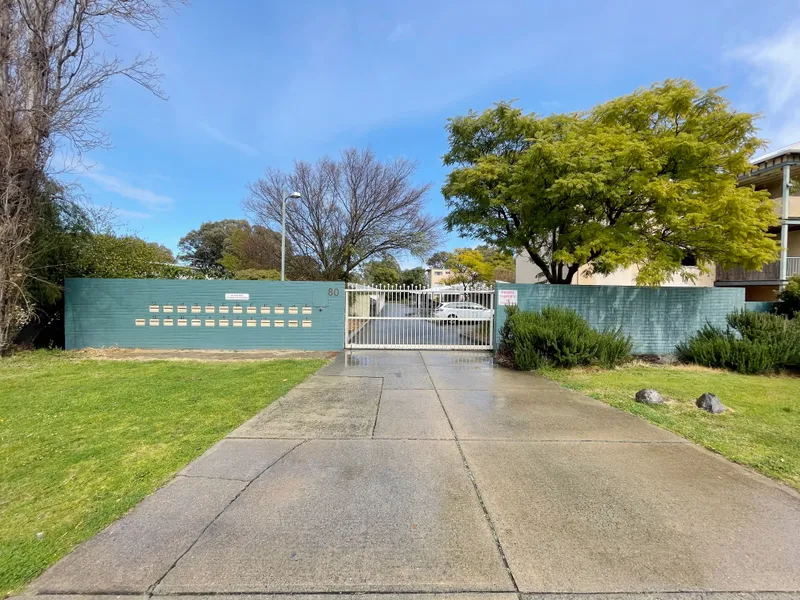 2 x 1 Apartment with Court Yard