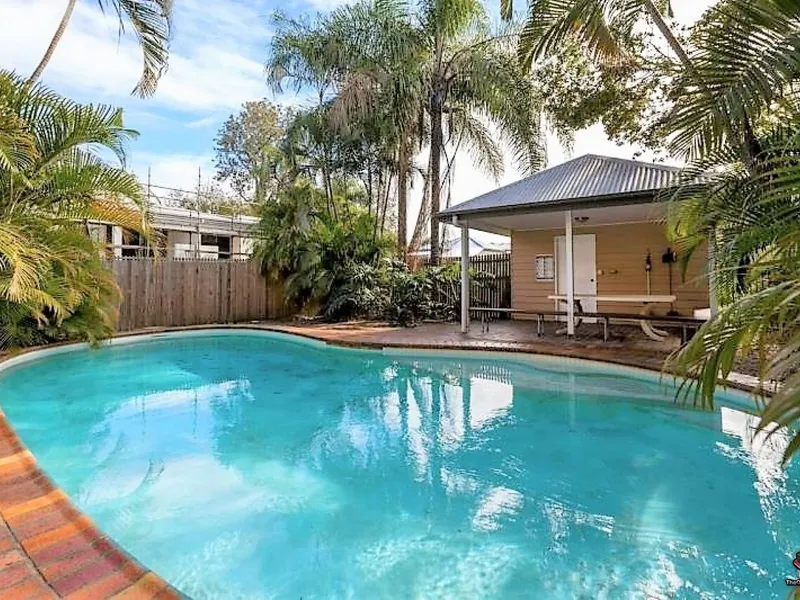 Air conditioned throughout, 2 bed 2 bath