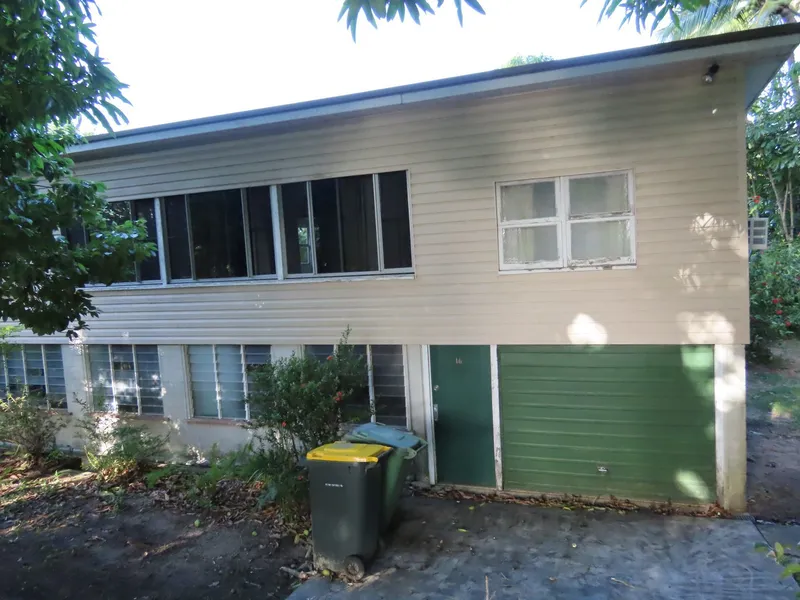 OLD BEACH HOUSE EIMEO VILLIAGE