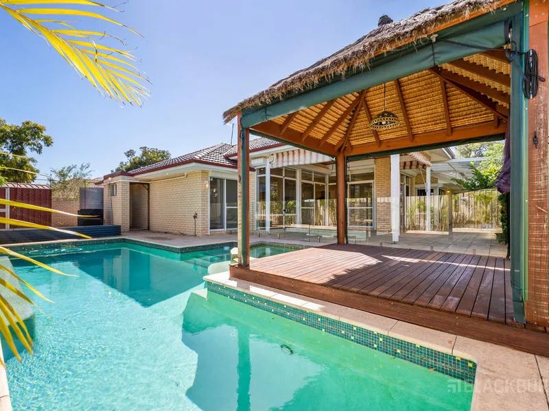 HUGE HOME, COUNTLESS FEATURES