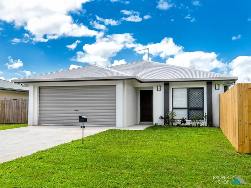 SPACIOUS BEDROOM HOME WITH SIDE ACCESS FOR BOAT