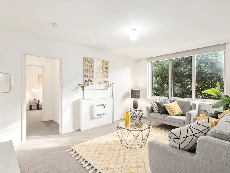 Superb One Bedroom Apartment with Lock Up Garage