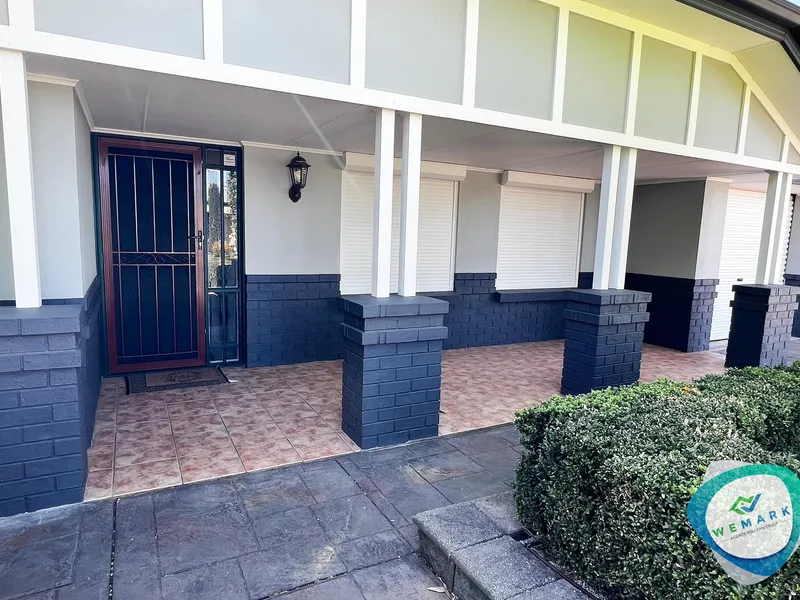 Luxury 3 Bed, 2 Bath Home with Double Garage in Walkley Heights!