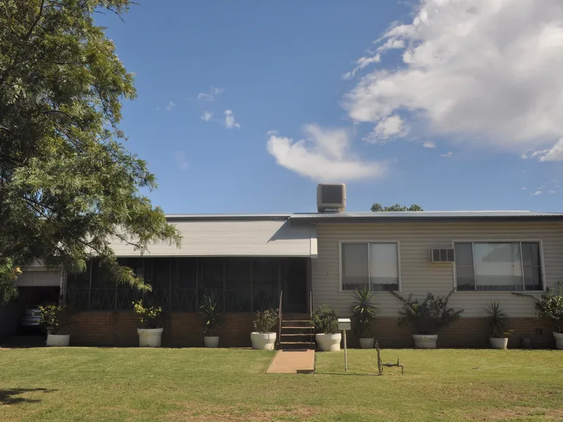 CALLING ALL INVESTORS - LOVE THE LOCATION & THE TENANTS!