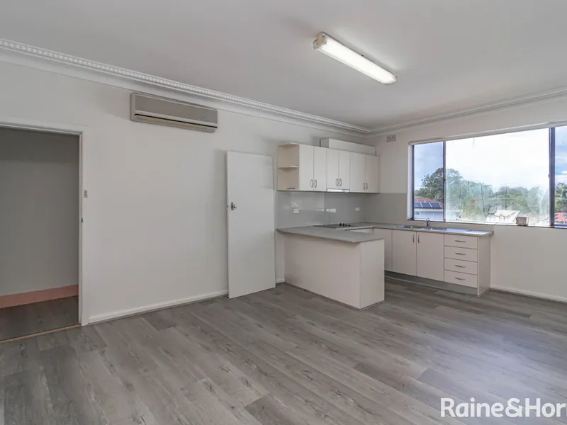 Spacious 3 bedroom Unit in Great location!